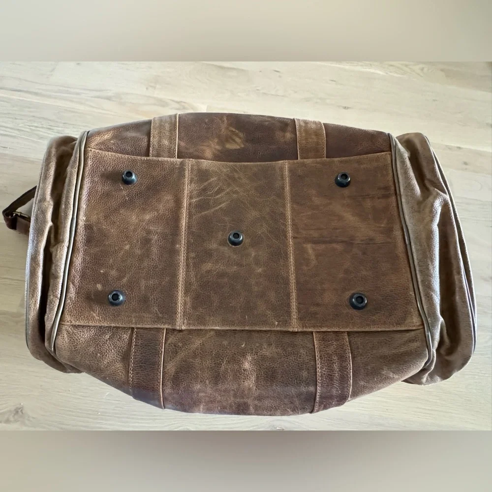 Amerileather brown leather dufflebag